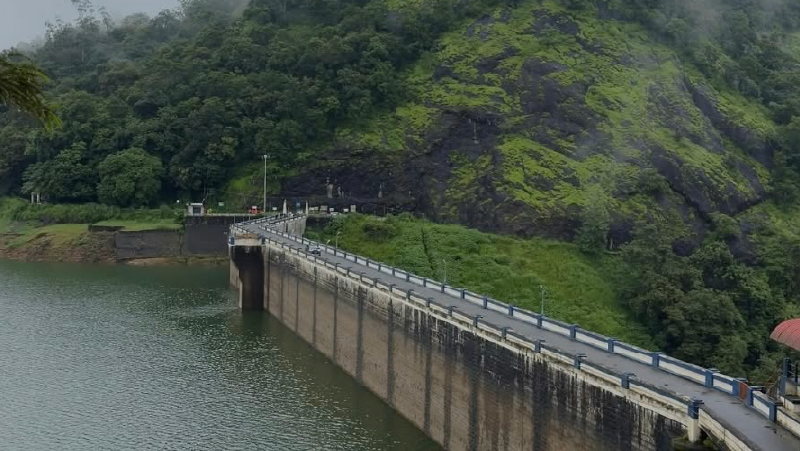 Explore the Dam's of Munnar  